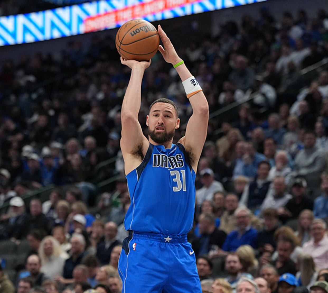 世界杯精彩进球-西部排名又变了：湖人爆冷输球，勇士三喜临门，2队排名互换